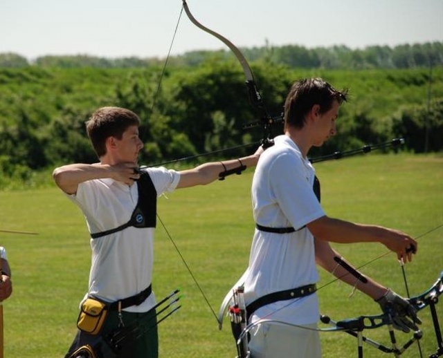  arco e flecha ao ar livre e ensolarado